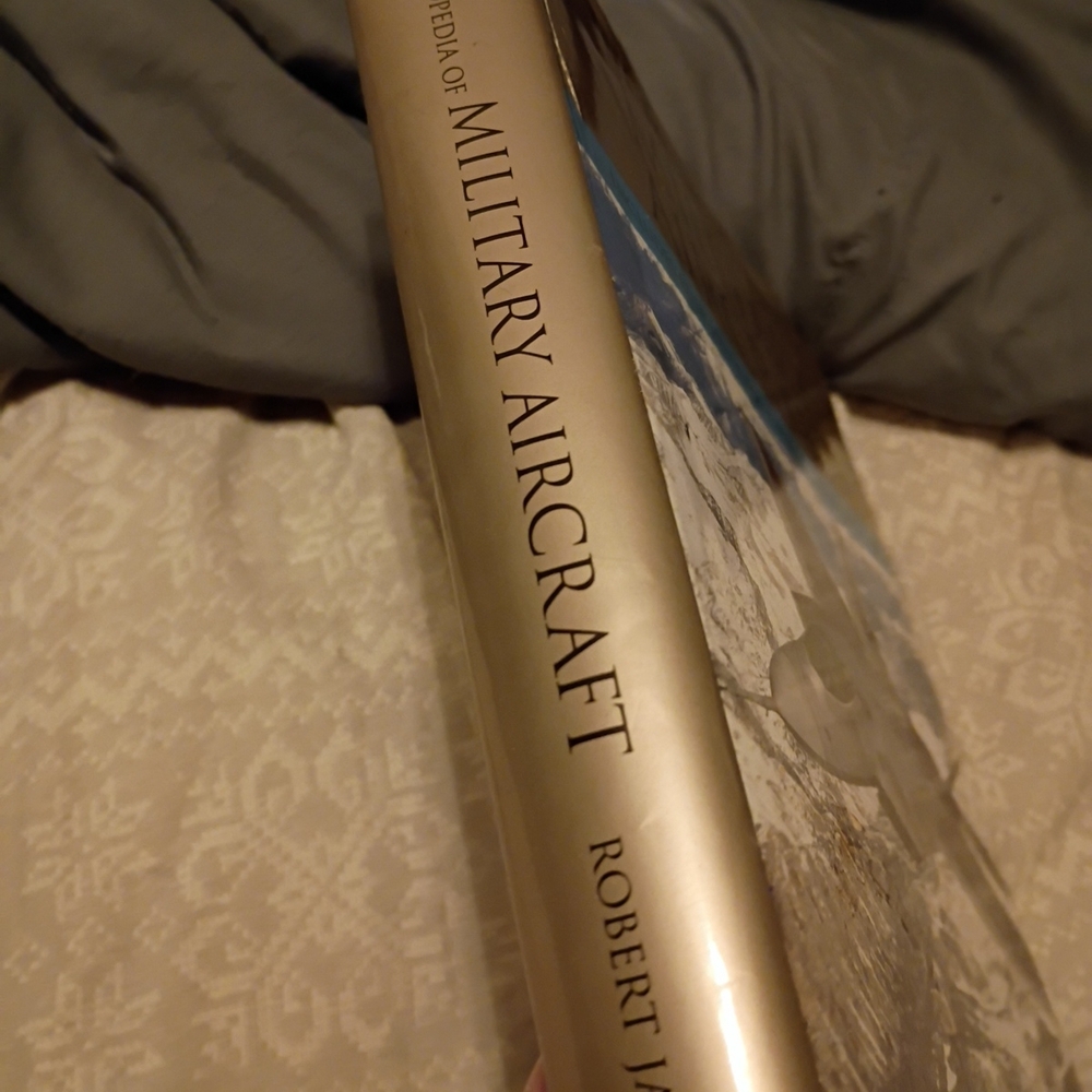 Combat Aircraft Collection Book - Picture 5 of 9